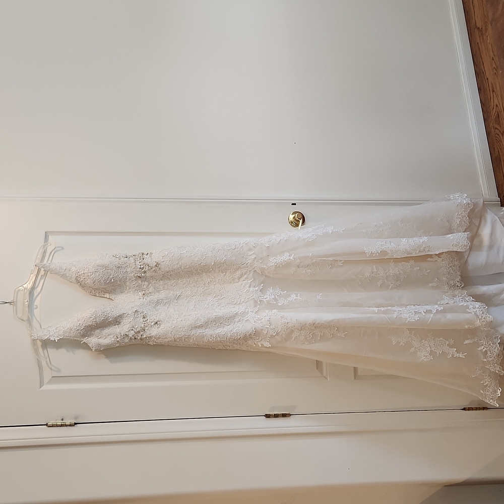 New. Wedding Dress. Size 6. White
